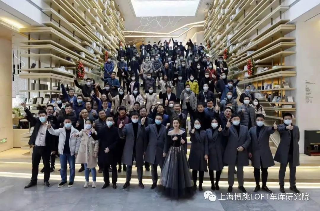 郑州全国一百多人在华侨城汉口道6号参观研讨LOFT专利车库技术！